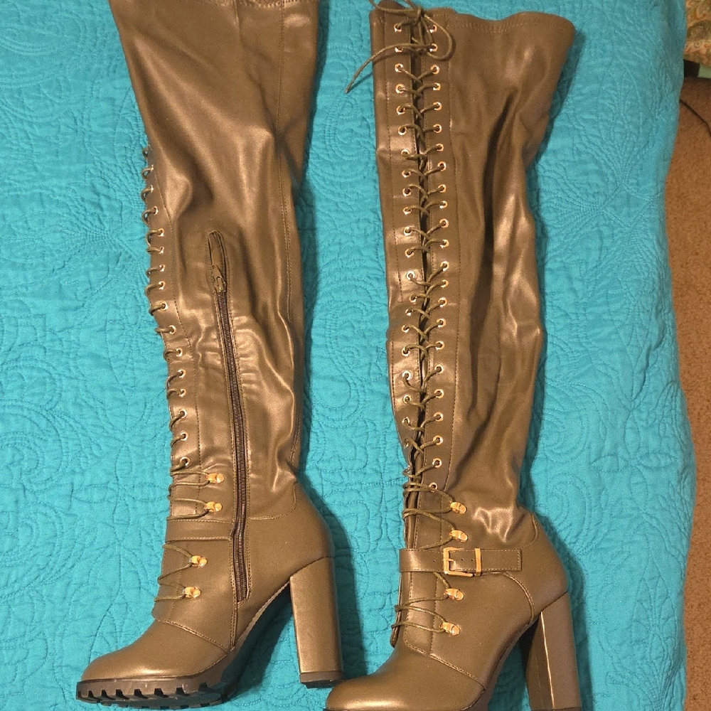 Stylish Women's Knee-High Boots - Dark Olive